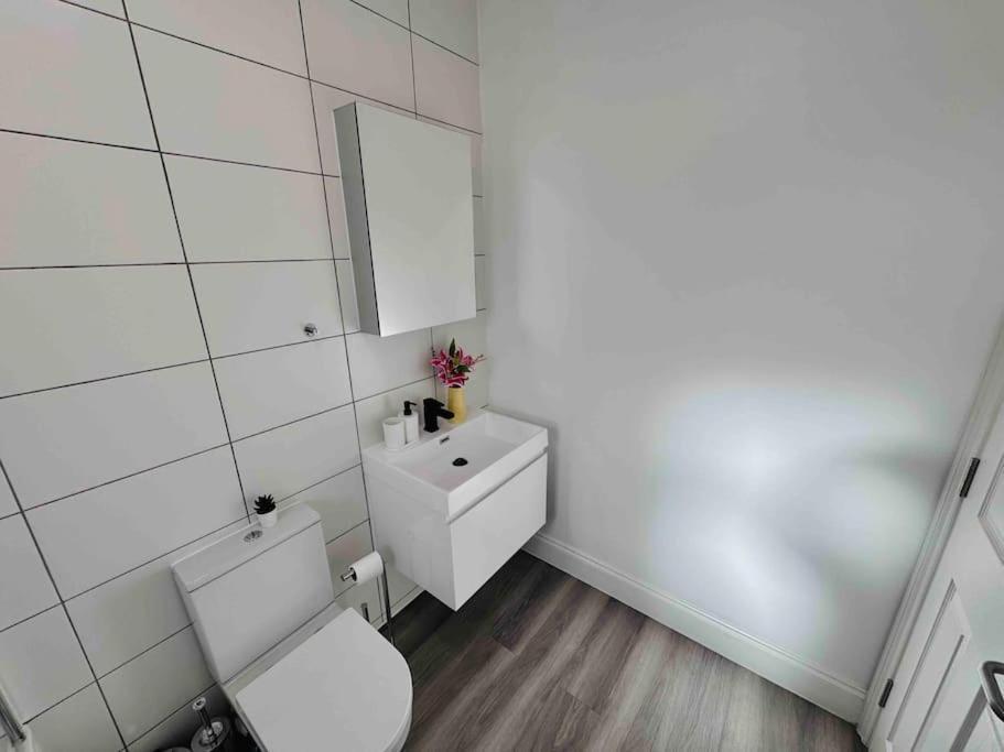 Cosy 1-Bed Flat 30Min To Central London & Parking Luaran gambar
