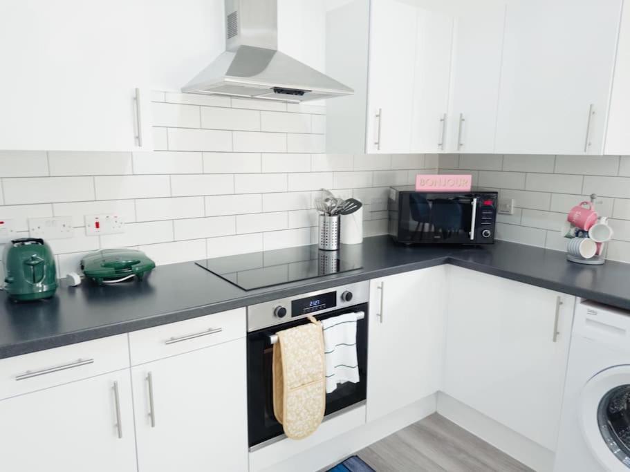 Cosy 1-Bed Flat 30Min To Central London & Parking Luaran gambar