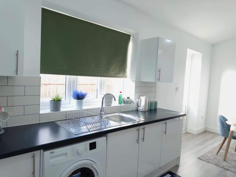 Cosy 1-Bed Flat 30Min To Central London & Parking Luaran gambar