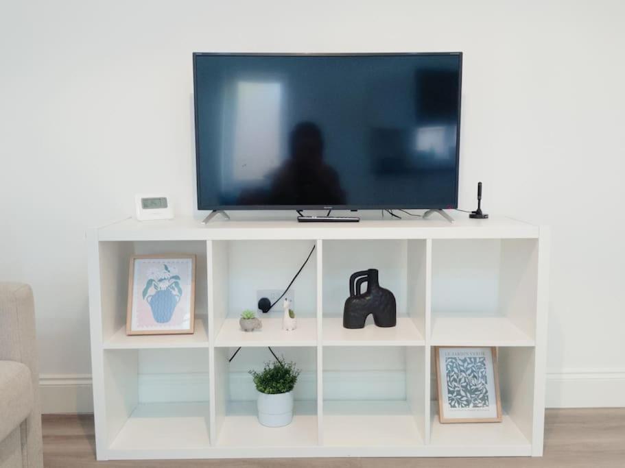 Cosy 1-Bed Flat 30Min To Central London & Parking Luaran gambar